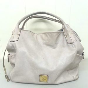 Dooney and Bourke white leather shoulder bag preowned. Approximately 15-20 yrs